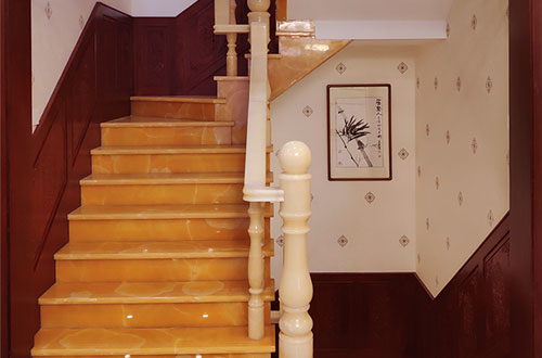 闵行中式别墅室内汉白玉石楼梯的定制安装装饰效果